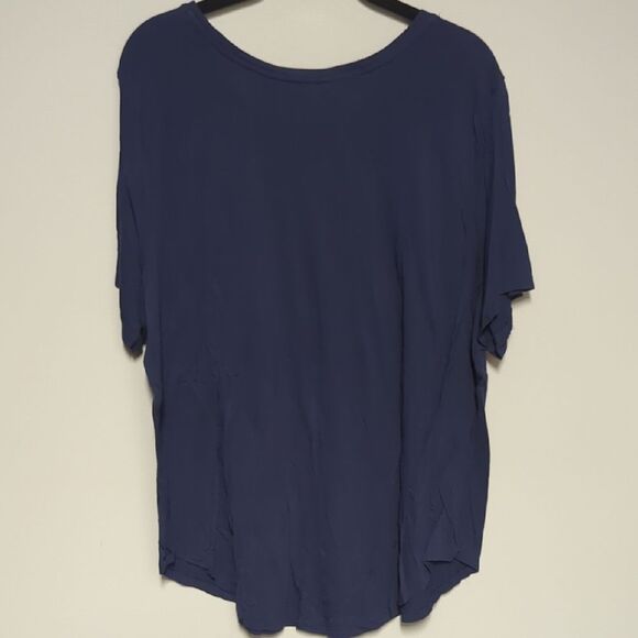 Old Navy Blue Graphic Relaxed Short Sleeve Tee - Picture 4 of 5